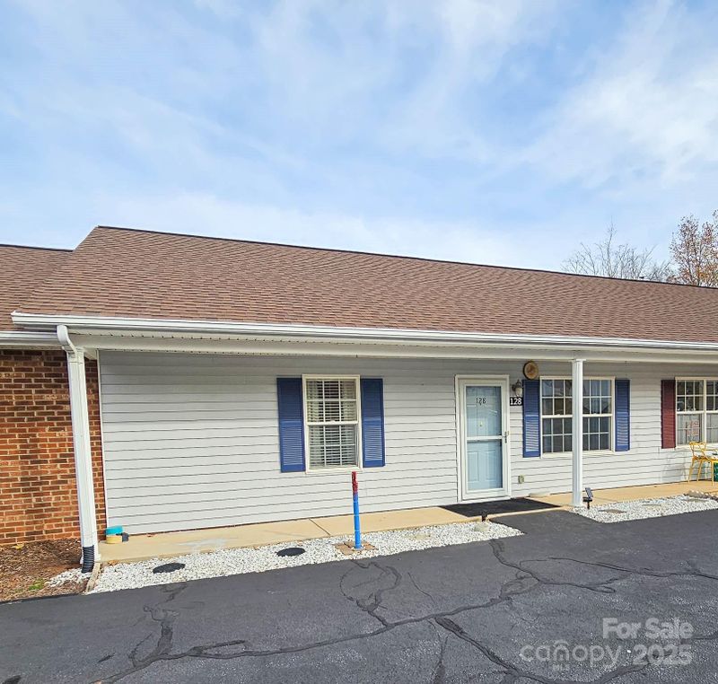 128 24th St NW, Hickory, NC 28601