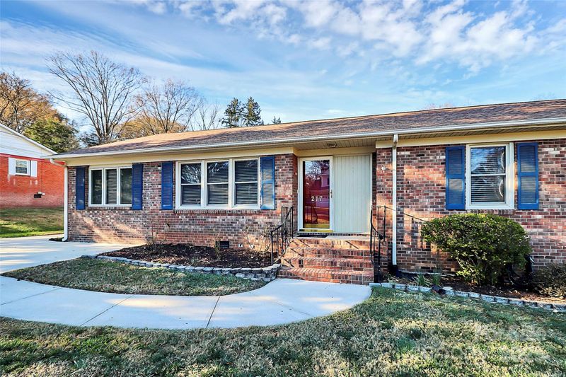 217 Ridge Dr, Harrisburg, NC 28075