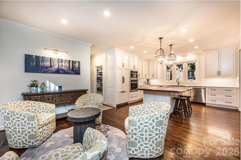 560 20th Avenue Ct NW, Hickory, NC 28601