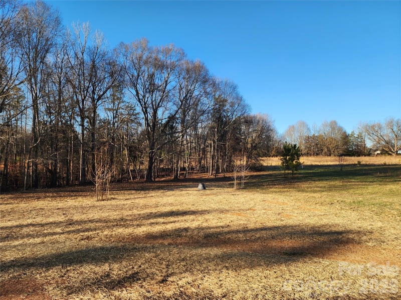 5020 Carolina North Dr, Gastonia, NC 28056