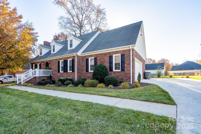 621 Peace Haven Rd, Kannapolis, NC 28083