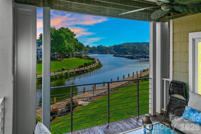 18525 Harborside Dr, Cornelius, NC 28031