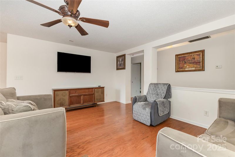 7705 Ponderosa Pine Ln, Charlotte, NC 28215