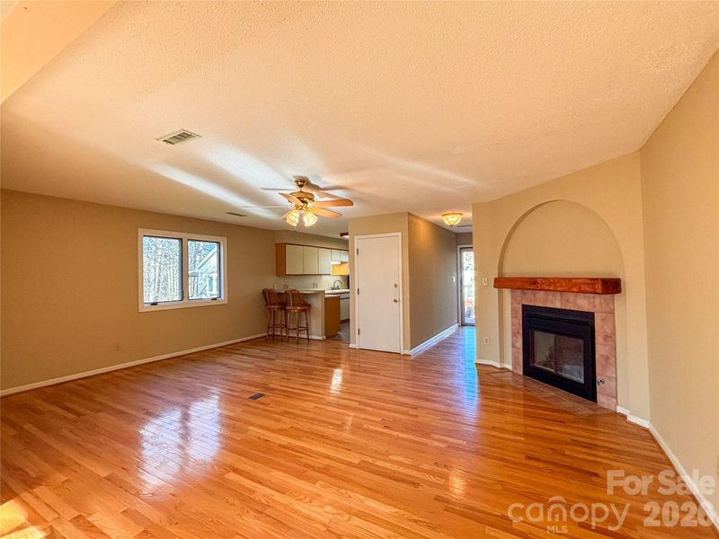 1011 21st Ave NE, Hickory, NC 28601