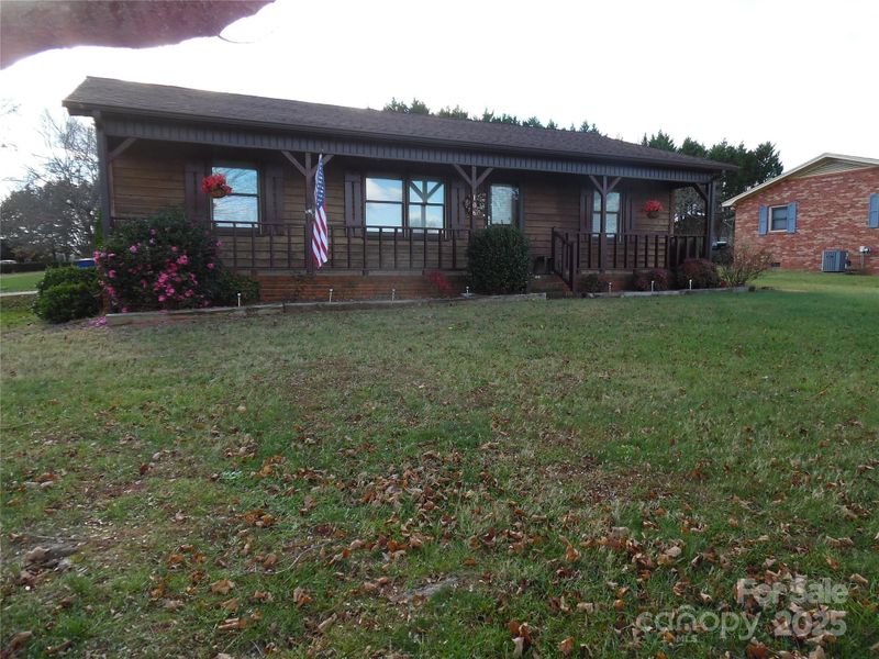 106 Belleview Dr NE, Conover, NC 28613