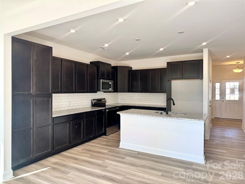 7721 Ethora Way, Charlotte, NC 28216