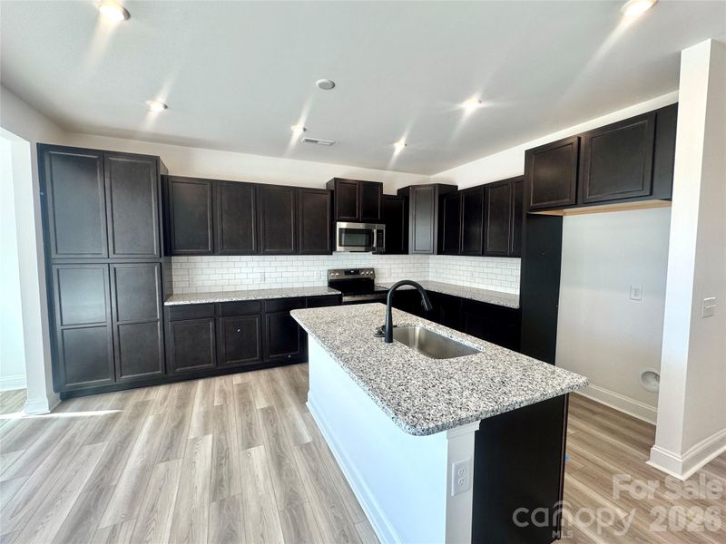 7721 Ethora Way, Charlotte, NC 28216