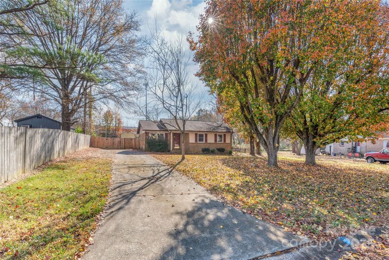 5703 Hillcrest Cir, Indian Trail, NC 28079