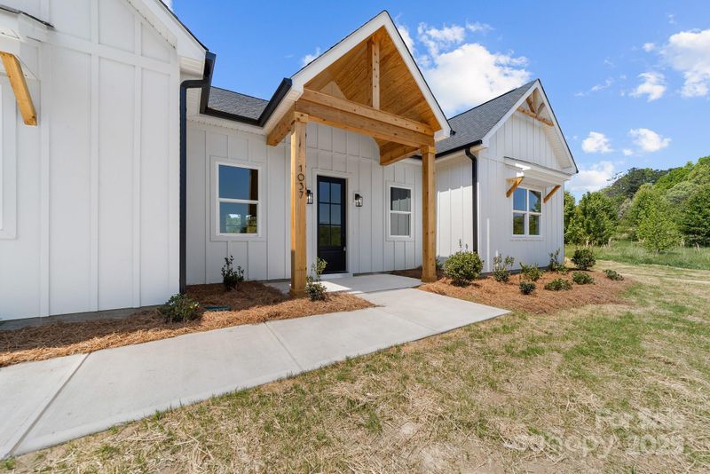 1037 Dameron Rd, Bessemer City, NC 28016