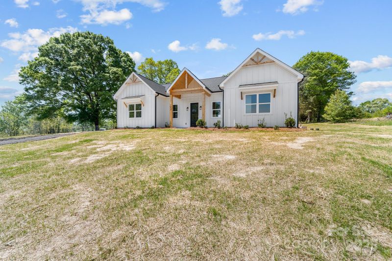 1037 Dameron Rd, Bessemer City, NC 28016