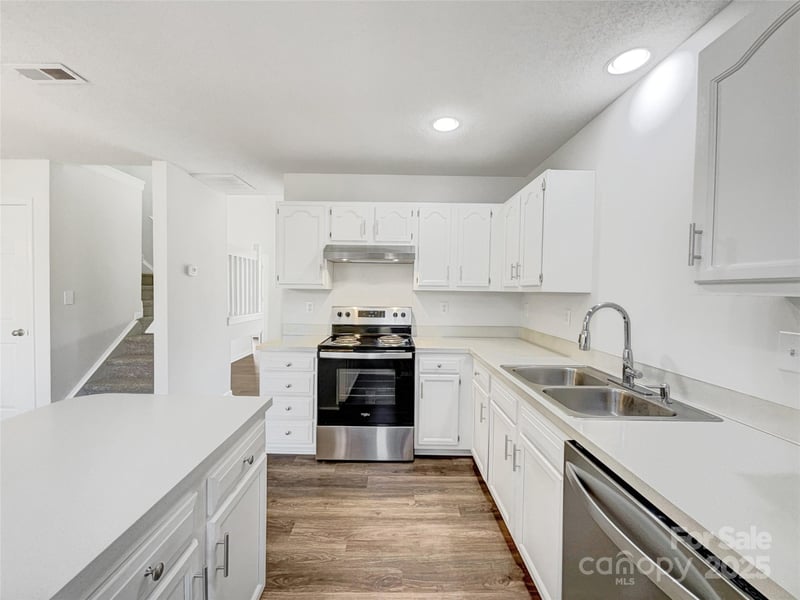9028 Four Mile Creek Rd, Charlotte, NC 28277