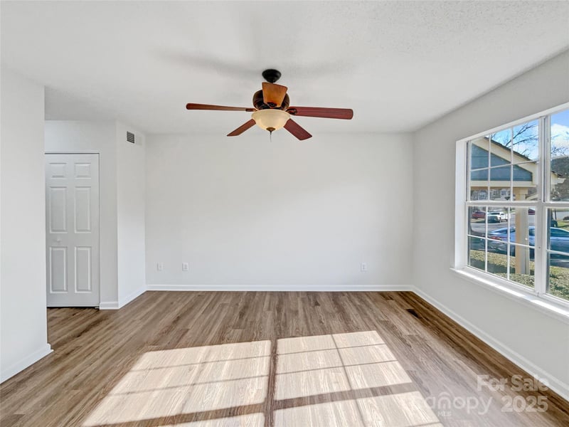 9028 Four Mile Creek Rd, Charlotte, NC 28277