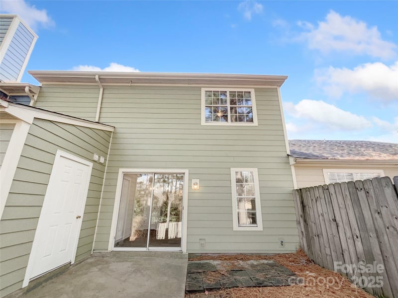 9028 Four Mile Creek Rd, Charlotte, NC 28277