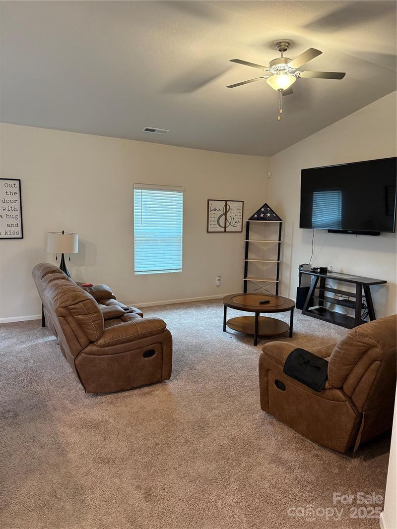 1113 Creedmore Ct, Charlotte, NC 28215