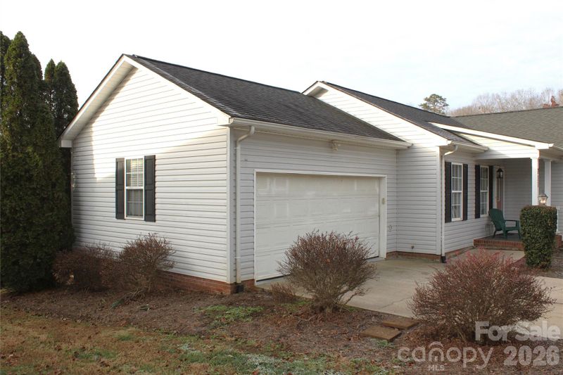 711 Braemore Ct NW, Conover, NC 28613