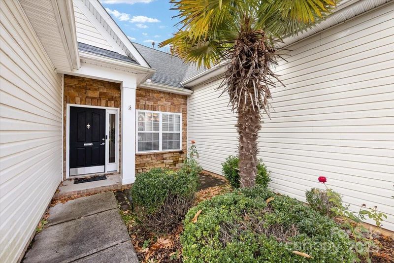 2126 Blue Iris Dr, Matthews, NC 28104