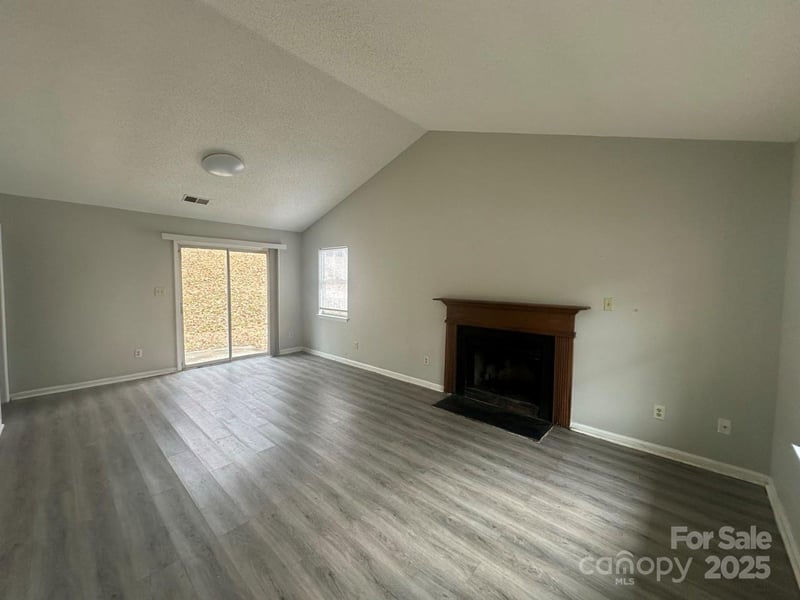 2000 Teddington Dr, Charlotte, NC 28214