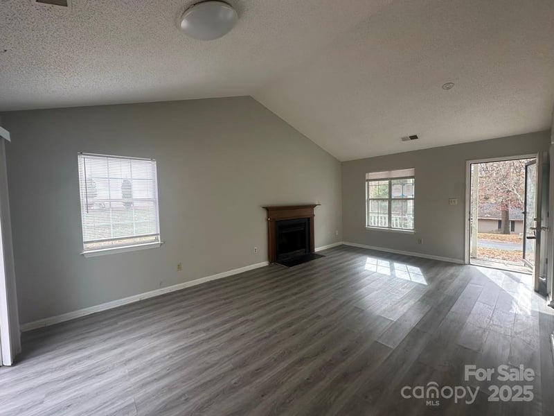 2000 Teddington Dr, Charlotte, NC 28214