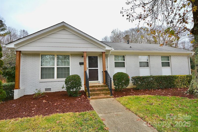 6801 Barrington Dr, Charlotte, NC 28215