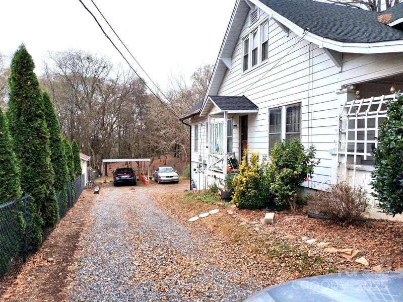 623 4th Ave SW, Hickory, NC 28602