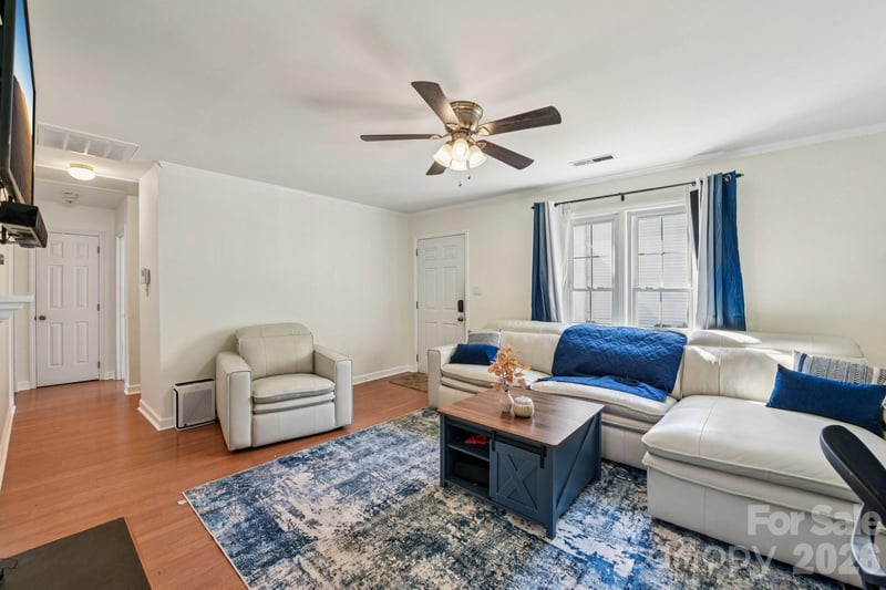 6025 Crape Myrtle Ln, Charlotte, NC 28216