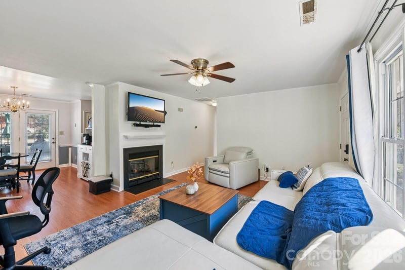 6025 Crape Myrtle Ln, Charlotte, NC 28216