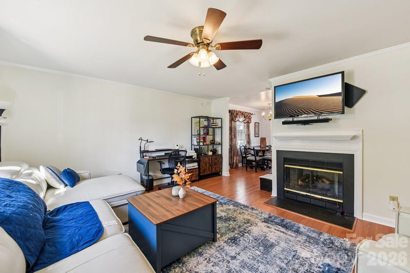 6025 Crape Myrtle Ln, Charlotte, NC 28216