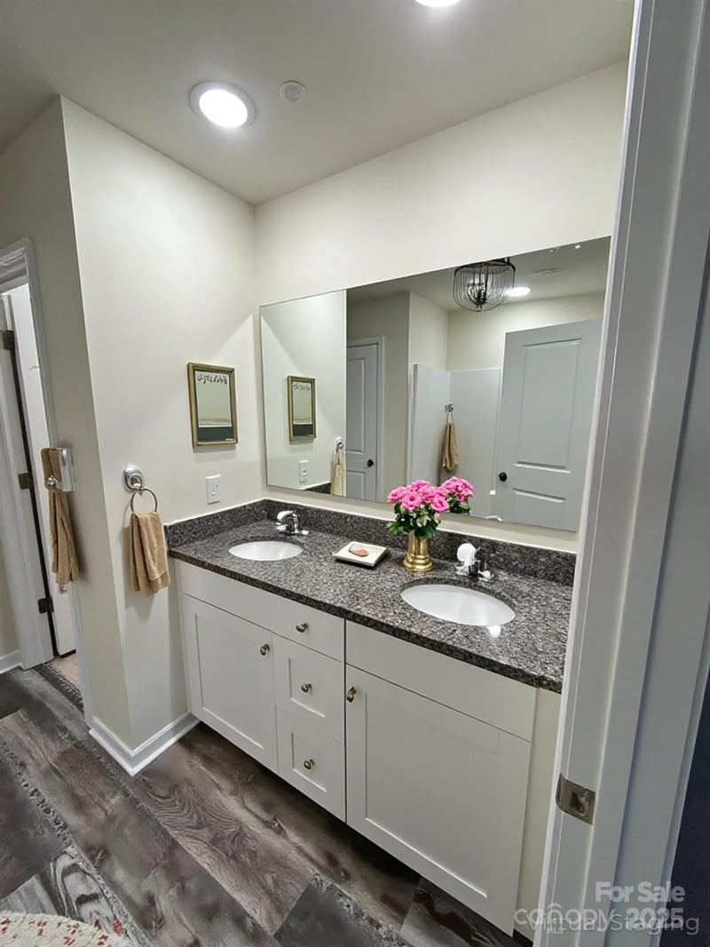 574 30th Avenue Cir NE, Hickory, NC 28601