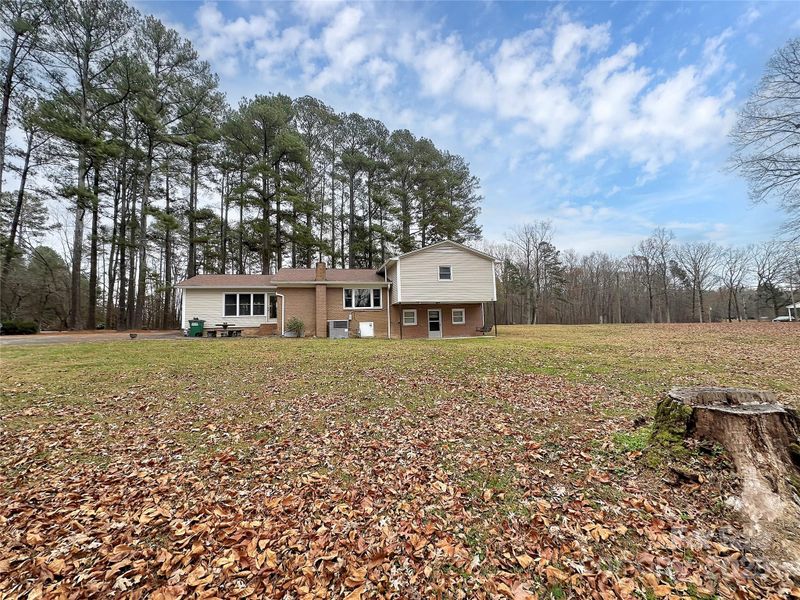 725 Willis Rd, Dallas, NC 28034