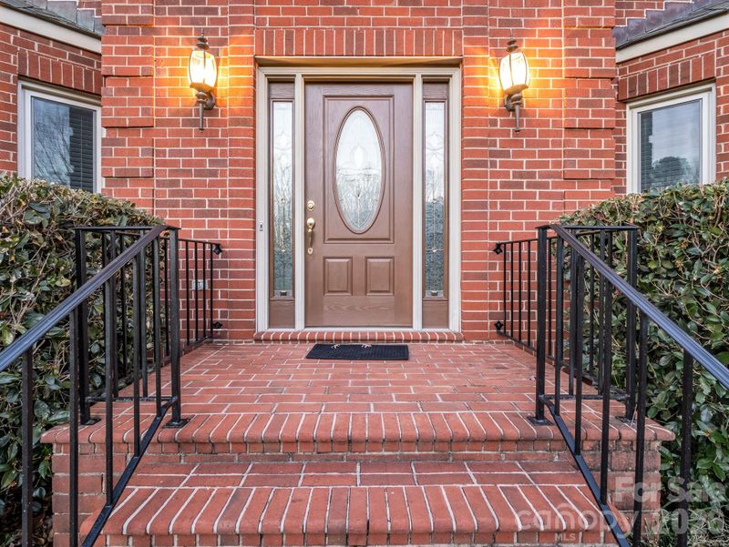907 Weymouth Dr, Gastonia, NC 28056