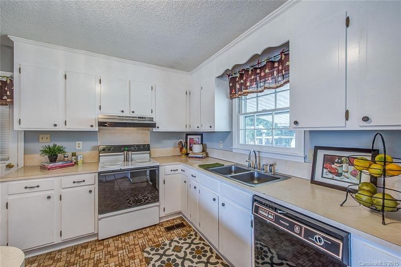 209 Quail Dr, Dallas, NC 28034