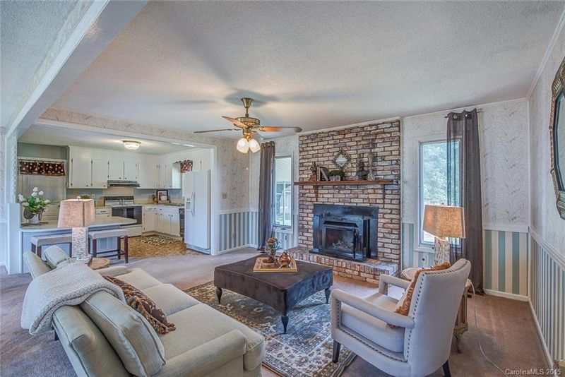 209 Quail Dr, Dallas, NC 28034