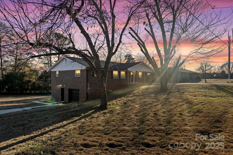115 Greenview Dr, Kannapolis, NC 28081