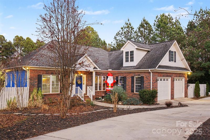 5418 Commodore Pl, Clover, SC 29710
