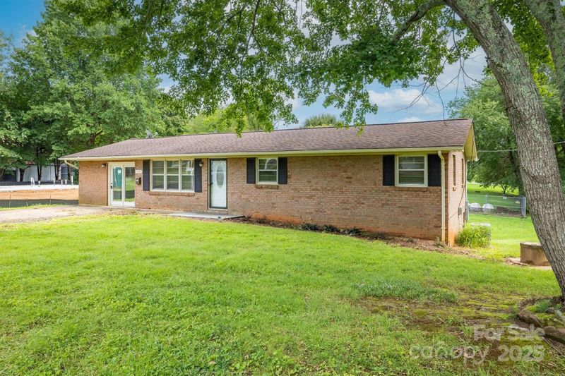 1500 19th Avenue Pl NE, Hickory, NC 28601