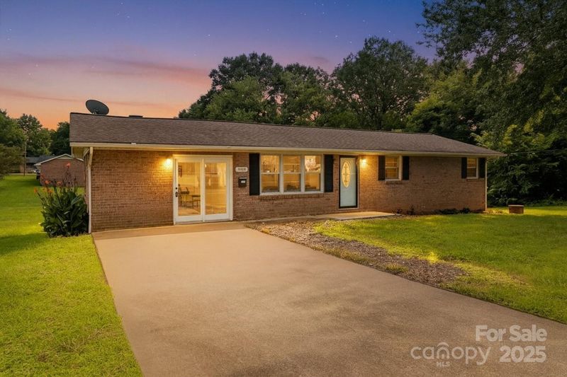 1500 19th Avenue Pl NE, Hickory, NC 28601