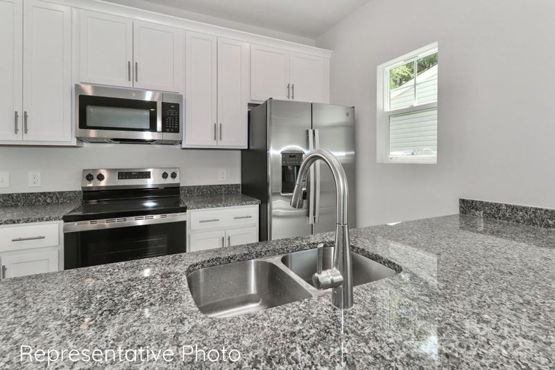 409 W Iredell Ave, Mooresville, NC 28115