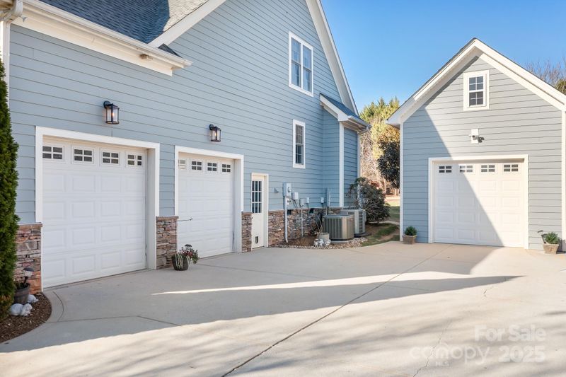 6065 Willow Farm Dr E, Denver, NC 28037