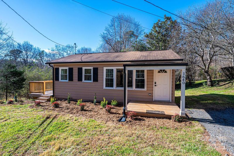 1640 1st Street Cir SE, Hickory, NC 28602