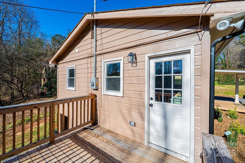 1640 1st Street Cir SE, Hickory, NC 28602
