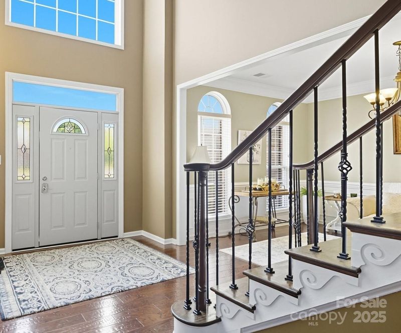 1121 Yarrow St, Matthews, NC 28104