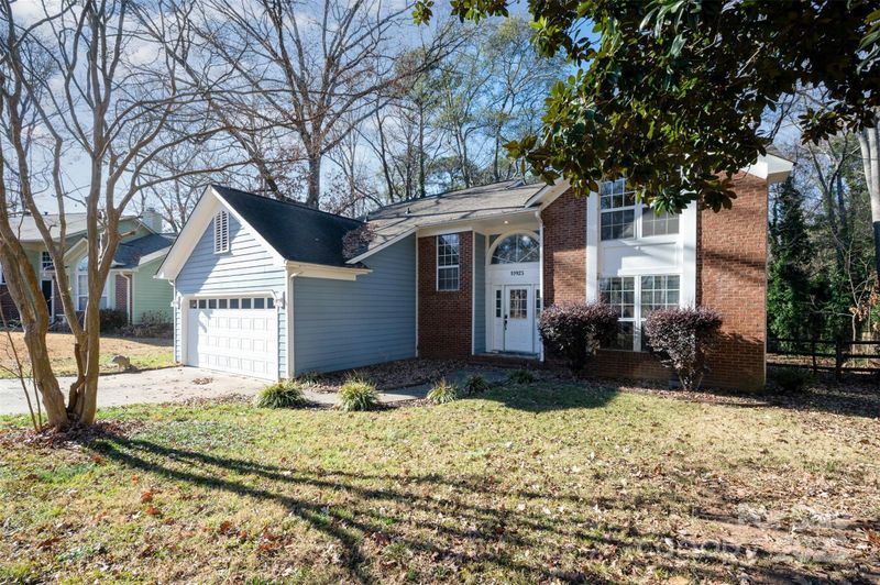 10925 Lassen Ct, Charlotte, NC 28214