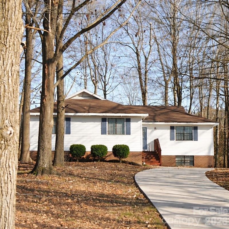 1730 Woodvalley Dr, Charlotte, NC 28216