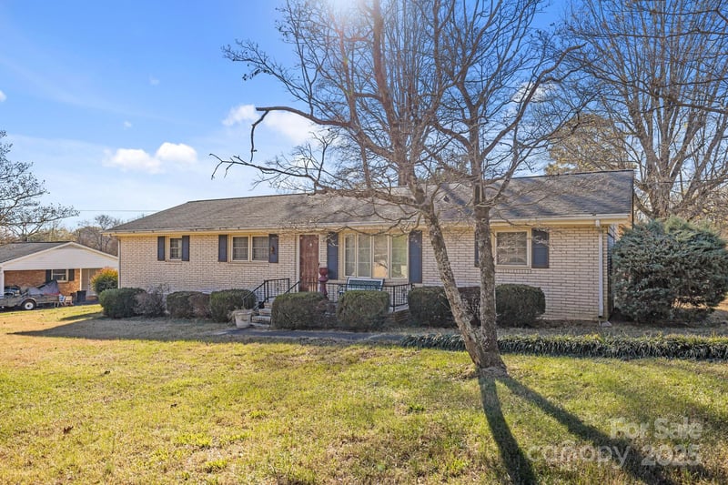 1100 Avondale Rd, Lowell, NC 28098