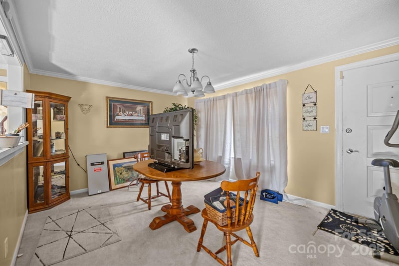 1100 Avondale Rd, Lowell, NC 28098