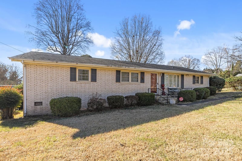 1100 Avondale Rd, Lowell, NC 28098