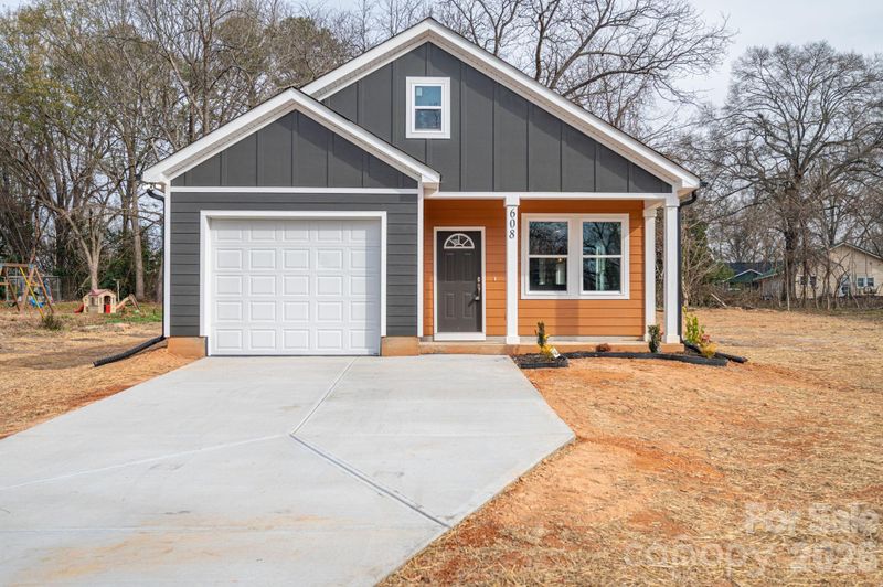 608 N Mountain St, Cherryville, NC 28021