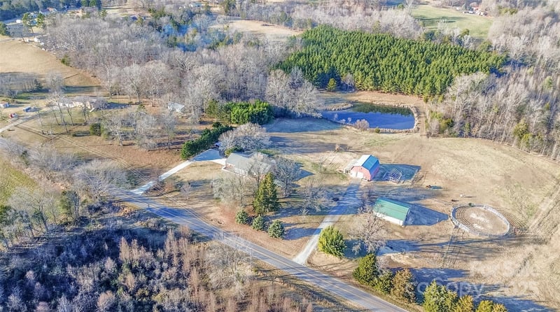 646 Longview Rd, Statesville, NC 28625