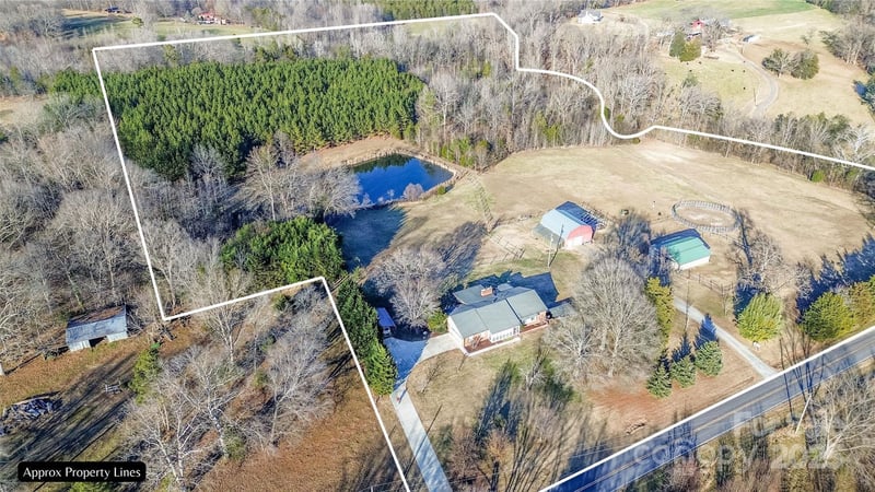 646 Longview Rd, Statesville, NC 28625