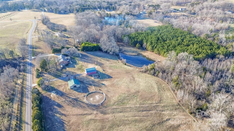 646 Longview Rd, Statesville, NC 28625